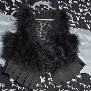 Chic Black Feathered Lace Bandeau